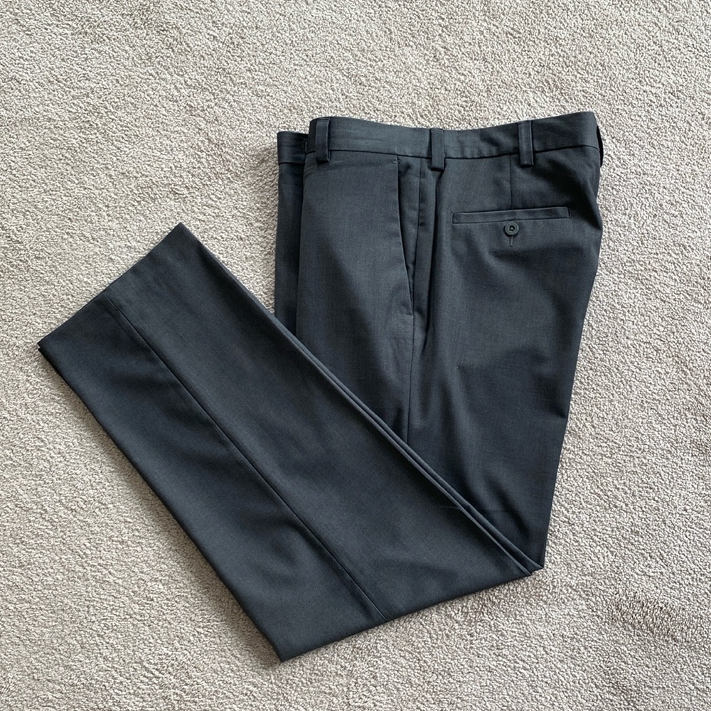 Kenneth Cole reaction dark grey Mens pans. Size 34” x 32” like new